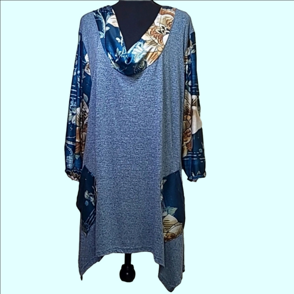 Aster by Firmiana heather blue w floral top. Front pockets. Sz. 2X.